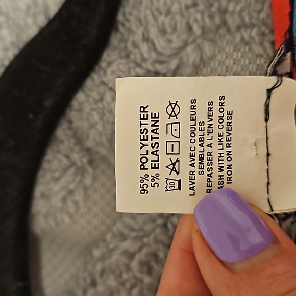 💖 $5 add to bundle Pretty floral print tip with 3/4 sleeves💖 - Picture 5 of 5